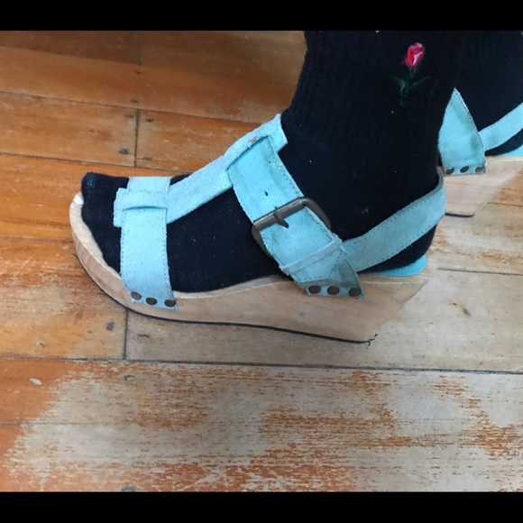 Green Suede Wooden Platform Wedges - Picture 13 of 13